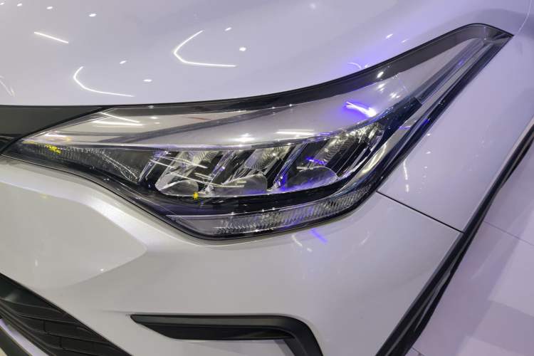 Used Toyota IZOA 2022 2.0L Yixing Version Left Front Headlight