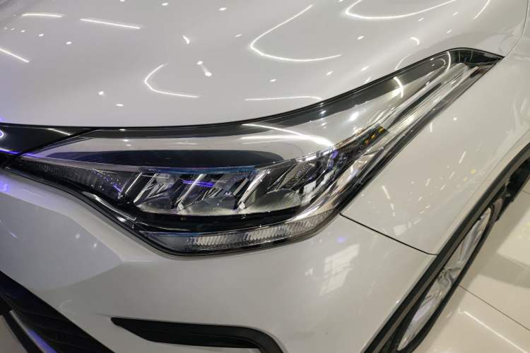 Used Toyota IZOA 2022 2.0L Yixing Version Left Front Headlight