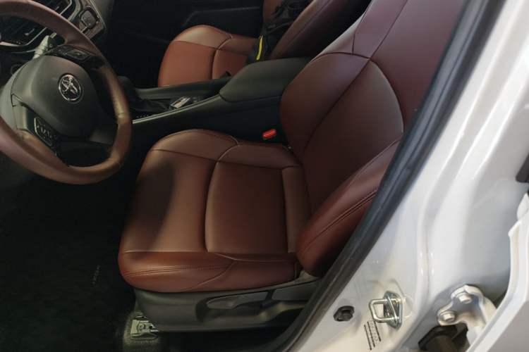 Used Toyota IZOA 2022 2.0L Yixing Version Left Front Seat