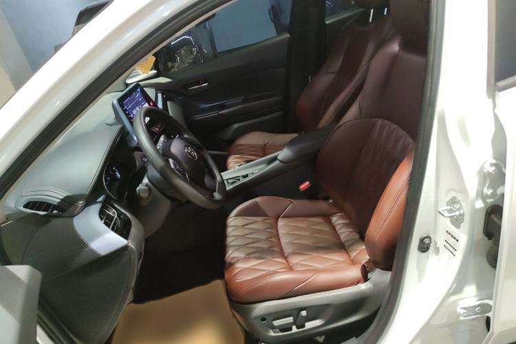 Used Toyota IZOA 2022 Dual-Motor 2.0L Yi Xing Edition Left Front Seat