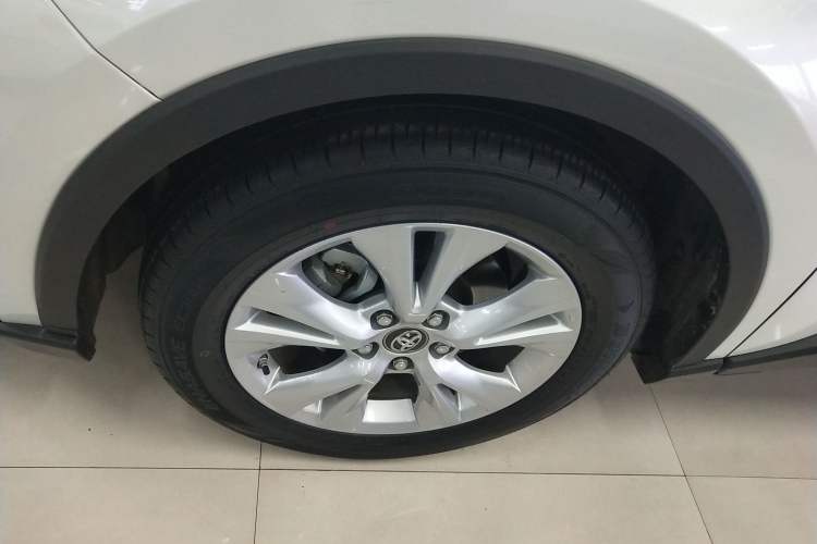 Used Toyota IZOA 2022 2.0L Yixing Version Left Front Wheel Hub