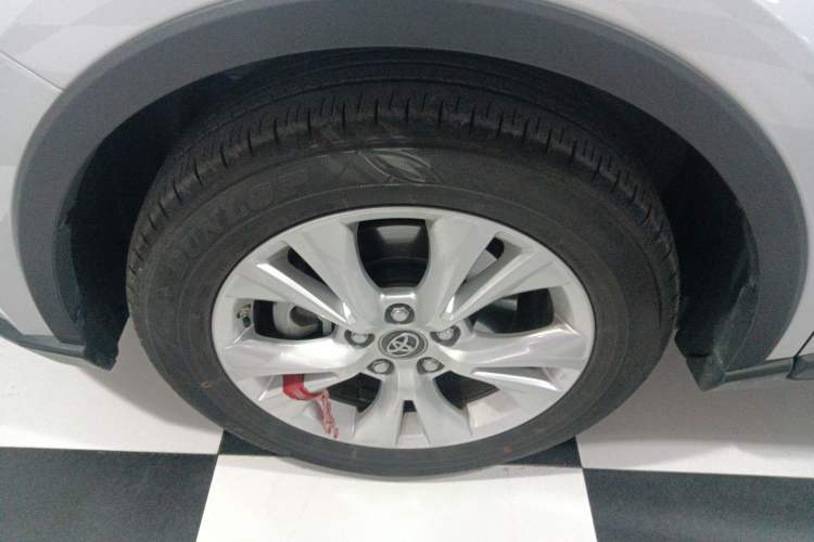 Used Toyota IZOA 2022 2.0L Yixing Version Left Front Wheel Hub