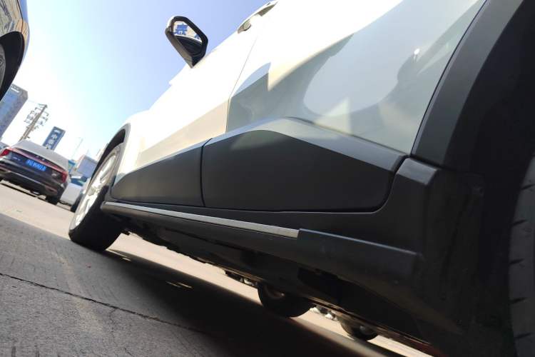 Used Toyota IZOA 2022 2.0L Yixing Version Left Side Sill