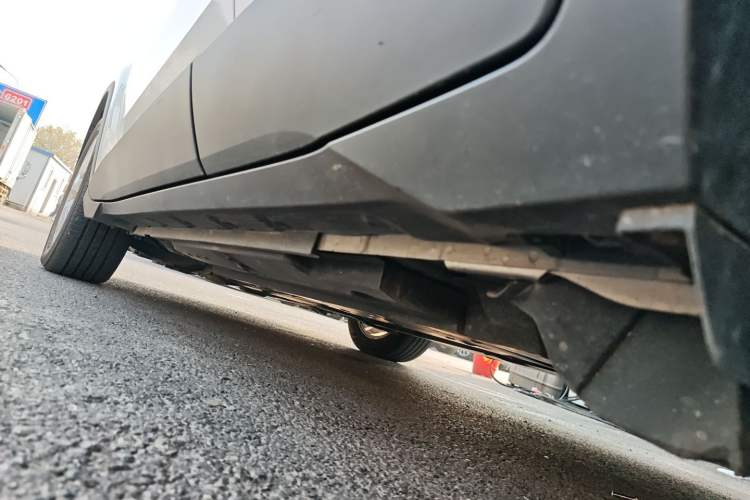 Used Toyota IZOA 2022 Dual-Motor 2.0L Yi Xing Edition Left Side Sill