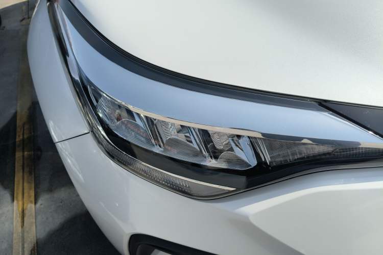 Used Toyota IZOA 2022 2.0L Yixing Version Right Front Headlight