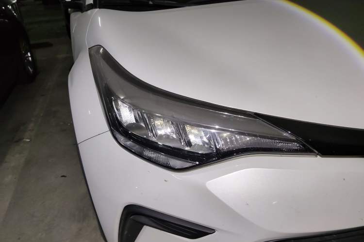 Used Toyota IZOA 2022 2.0L Yixing Version Right Front Headlight