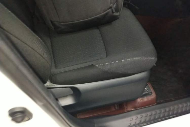 Used Toyota IZOA 2022 2.0L Yixing Version Right Front Seat