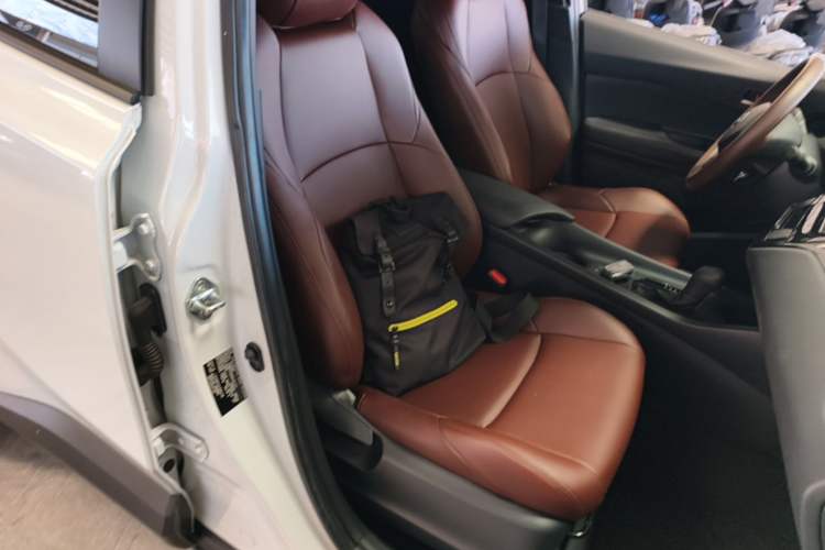 Used Toyota IZOA 2022 2.0L Yixing Version Right Front Seat