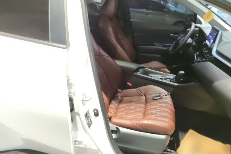 Used Toyota IZOA 2022 Dual-Motor 2.0L Yi Xing Edition Right Front Seat