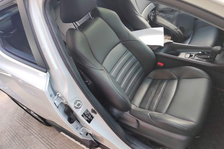 Used Toyota IZOA 2022 2.0L Yixing Version Right Front Seat