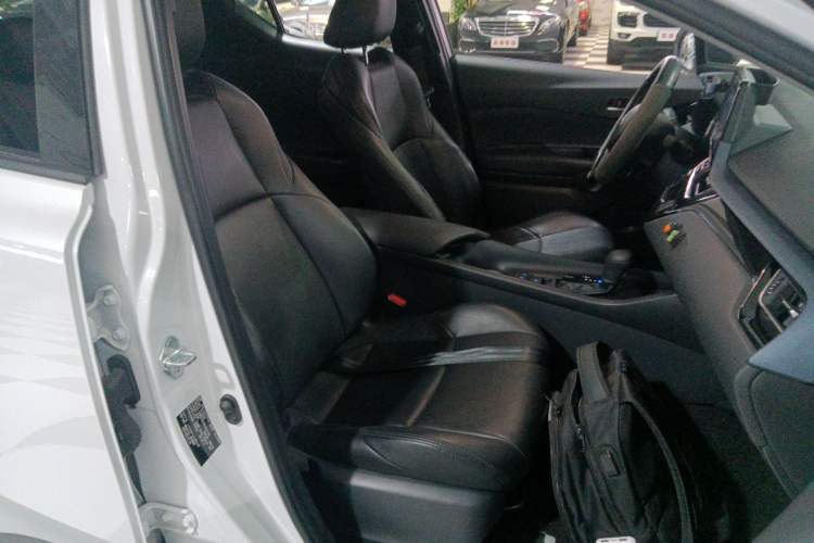 Used Toyota IZOA 2022 2.0L Yixing Version Right Front Seat