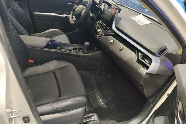 Used Toyota IZOA 2022 2.0L Yixing Version Right Front Seat