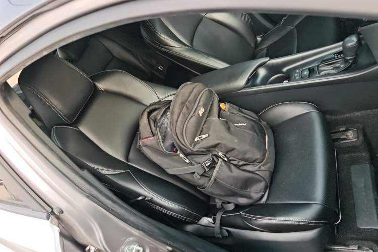 Used Toyota IZOA 2022 Dual-Motor 2.0L Yi Xing Edition Right Front Seat