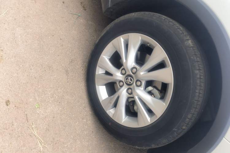 Used Toyota IZOA 2022 2.0L Yixing Version Right Front Wheel Hub