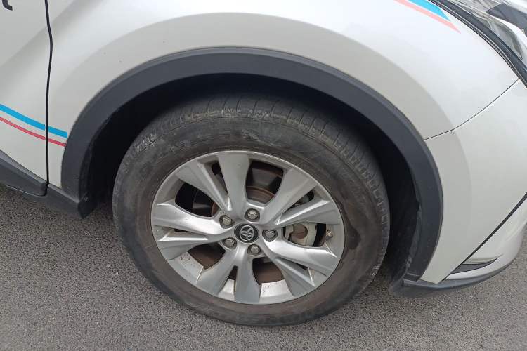 Used Toyota IZOA 2022 2.0L SPORT Edition Right Front Wheel Hub