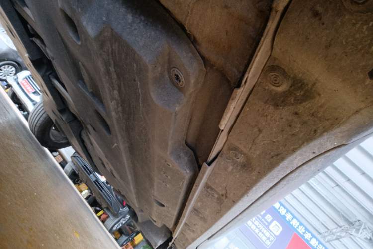 Used Toyota IZOA 2022 2.0L Yixing Version Right Side Sill