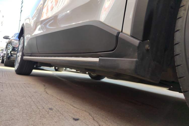 Used Toyota IZOA 2022 2.0L Yixing Version Right Side Sill