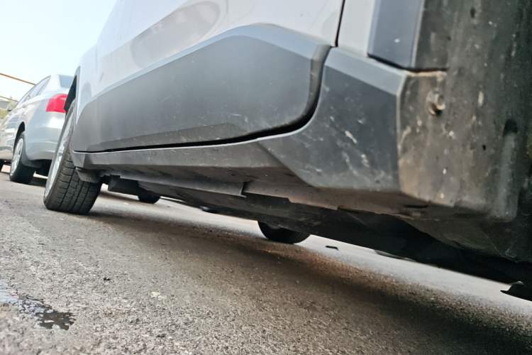 Used Toyota IZOA 2022 Dual-Motor 2.0L Yi Xing Edition Right Side Sill