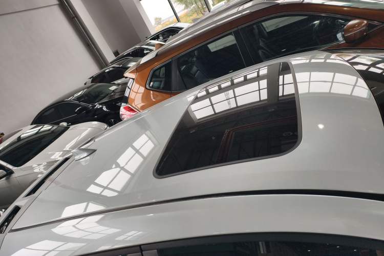 Used Toyota IZOA 2022 2.0L Yixing Version Roof