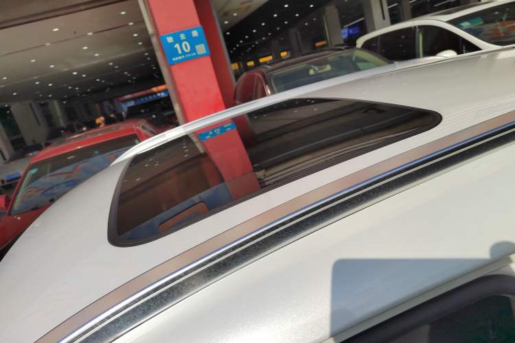 Used Toyota IZOA 2022 2.0L Yixing Version Roof