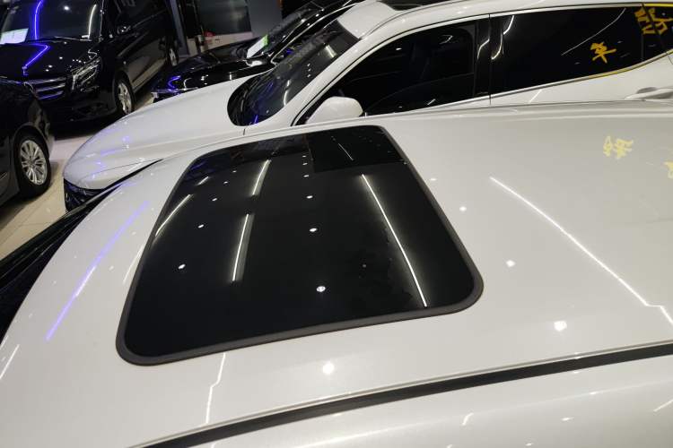 Used Toyota IZOA 2022 2.0L Yixing Version Roof