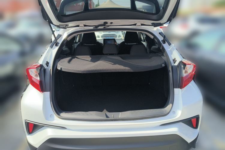 Used Toyota IZOA 2022 2.0L Yixing Version Trunk
