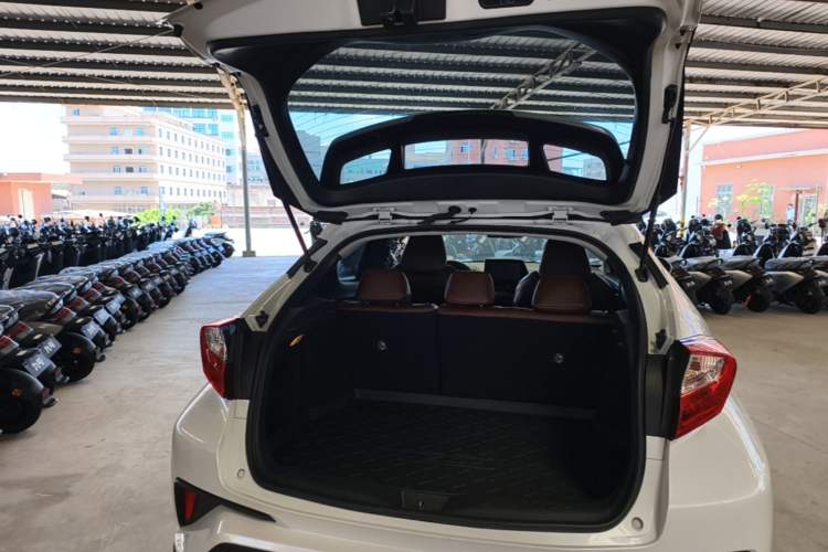 Used Toyota IZOA 2022 2.0L Yixing Version Trunk