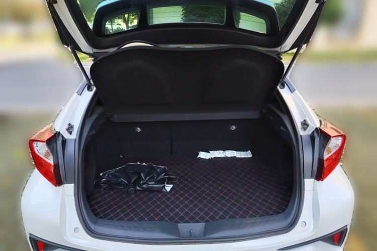 Used Toyota IZOA 2022 2.0L Yixing Version Trunk