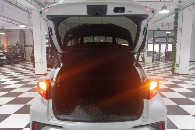 Used Toyota IZOA 2022 2.0L Yixing Version Trunk