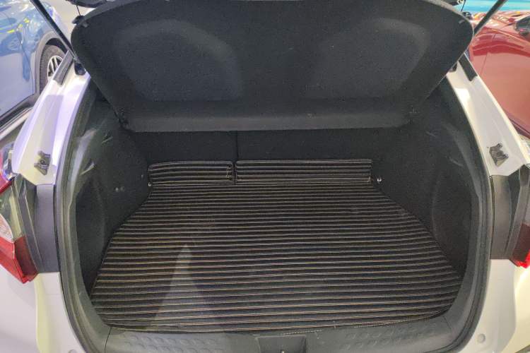 Used Toyota IZOA 2022 2.0L Yixing Version Trunk
