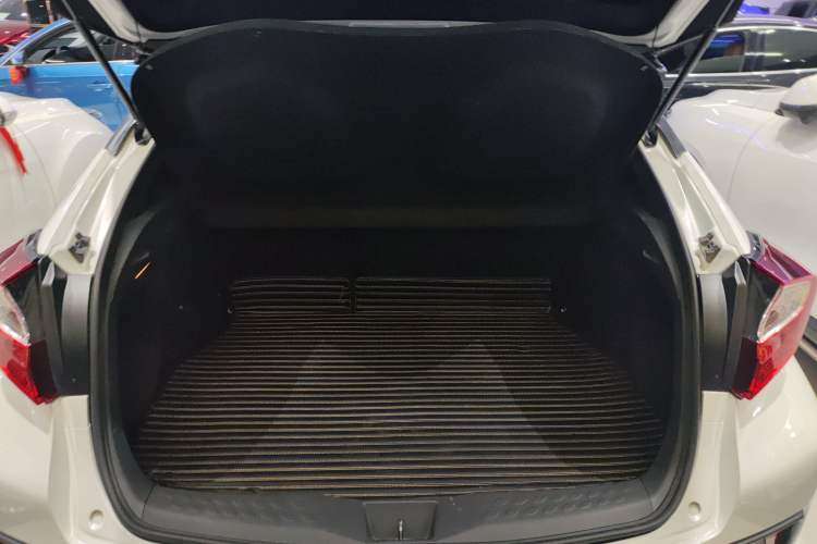 Used Toyota IZOA 2022 2.0L Yixing Version Trunk