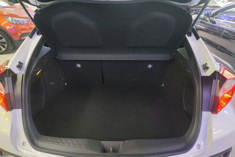 Used Toyota IZOA 2022 2.0L Yixing Version Trunk