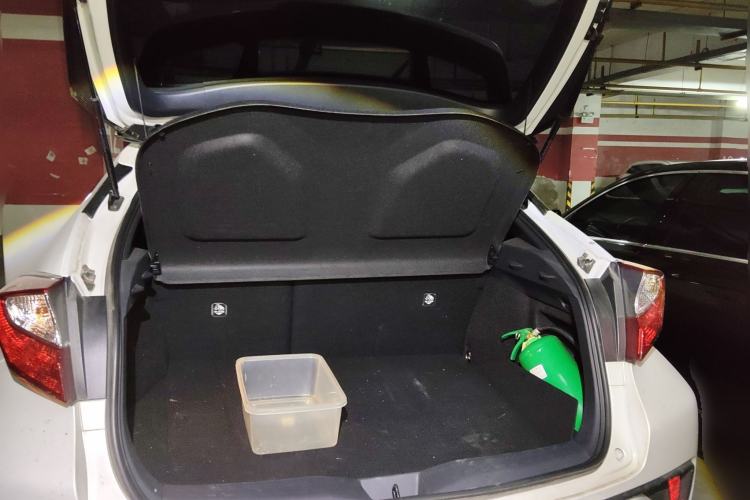 Used Toyota IZOA 2022 2.0L Yixing Version Trunk