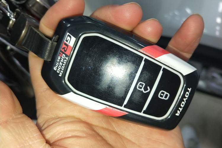 Used Toyota IZOA 2022 2.0L Yixing Version Vehicle Key