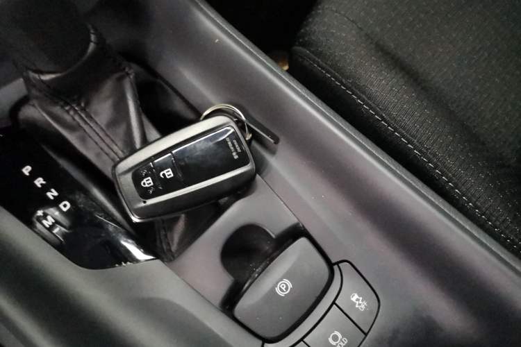 Used Toyota IZOA 2022 2.0L Yixing Version Vehicle Key