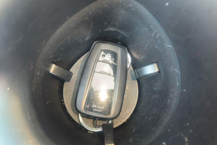 Used Toyota IZOA 2022 2.0L Yixing Version Vehicle Key