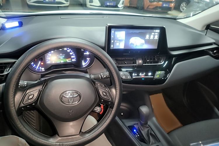 Used Toyota IZOA 2023 2.0L Yixing Version Center Console