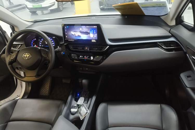 Used Toyota IZOA 2023 2.0L Enjoy Edition Center Console