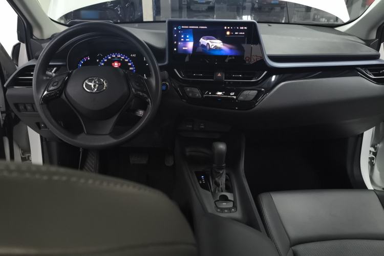 Used Toyota IZOA 2023 2.0L Enjoy Edition Center Console