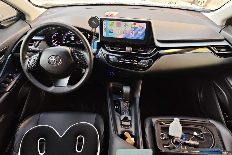 Used Toyota IZOA 2023 Dual-Motor 2.0L Yixiang Edition Center Console