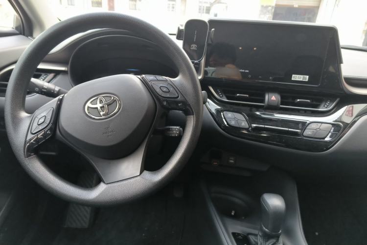 Used Toyota IZOA 2023 2.0L YiXiang CARE Edition Center Console