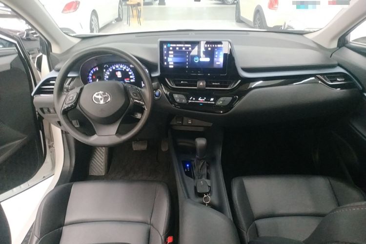 Used Toyota IZOA 2023 2.0L Enjoy Edition Center Console