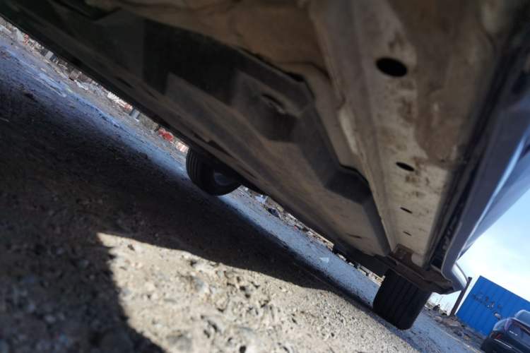 Used Toyota IZOA 2023 2.0L 20th Anniversary Platinum Edition Chassis Front Left
