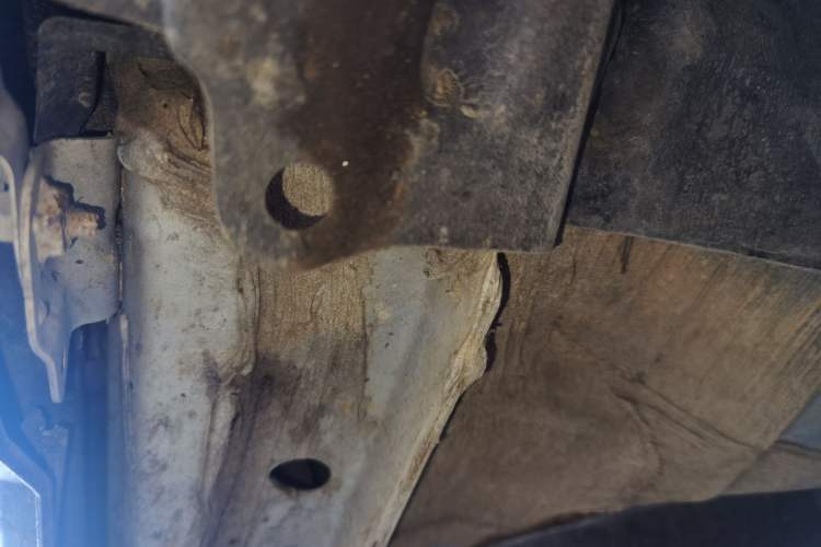 Used Toyota IZOA 2023 2.0L 20th Anniversary Platinum Edition Chassis Front Right