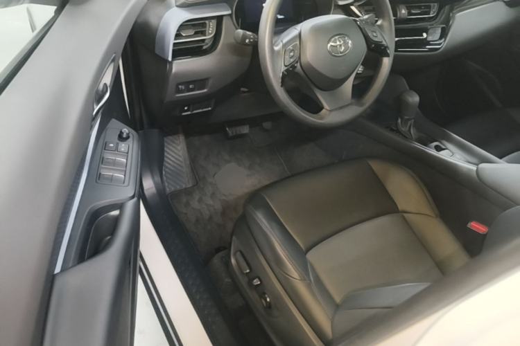 Used Toyota IZOA 2023 2.0L Enjoy Edition Driver Seat