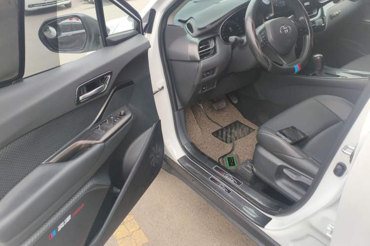 Used Toyota IZOA 2023 2.0L Yixing Version Driver Seat
