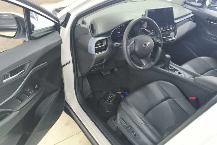Used Toyota IZOA 2023 2.0L Enjoy Edition Driver Seat