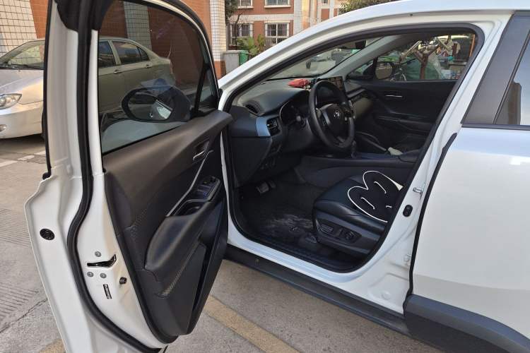 Used Toyota IZOA 2023 Dual-Motor 2.0L Yixiang Edition Driver Seat