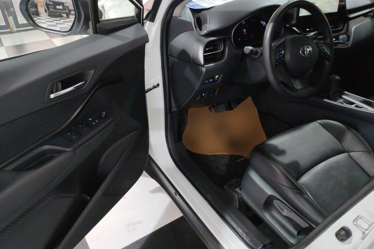Used Toyota IZOA 2023 2.0L Yixing Version Driver Seat