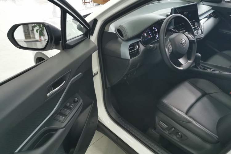 Used Toyota IZOA 2023 2.0L Enjoy Edition Driver Seat